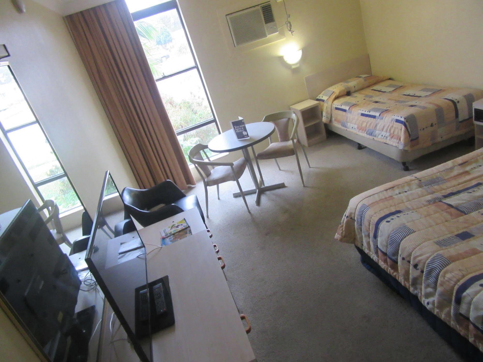 El Toro Motel Уорик-Фарм Экстерьер фото